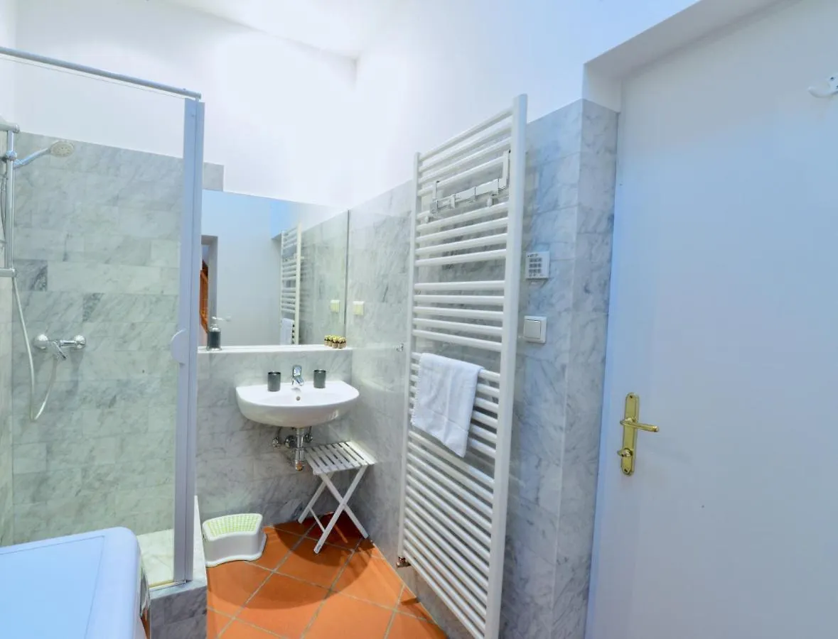 Spacious Flat With Panoramic View ウィーン アパート